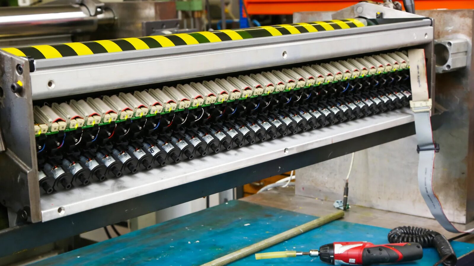 Farbkasten einer Offset-Druckmaschine während der Überholung bei R+W